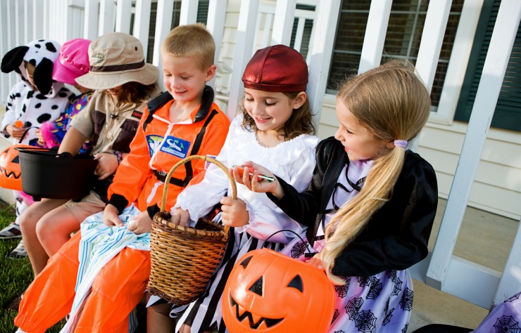 A mom's guide to sorting Halloween candy to keep kids safe. 
